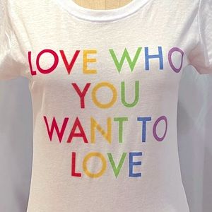 🌈 Women's Rainbow Pride T-shirt - Medium 🌈